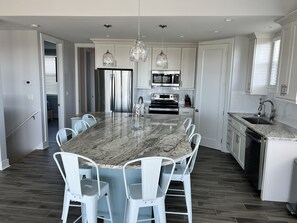 Fridge, microwave, oven, stovetop - Holiday Special Book by 12/31/25 to Save 10% Private pool, elevator, ocean view! (Upper Captiva Island)