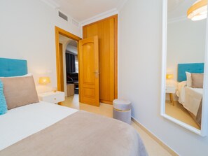 3 chambres, fer et planche à repasser, Wi-Fi gratuit, draps fournis