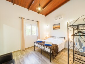 3 makuuhuonetta, silitysrauta/-lauta, ilmainen Wi-Fi, vuodevaatteet