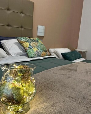 Family Room | Premium bedding, down comforters, free minibar, in-room safe - TIZIANA'S HOUSE (Salerno)
