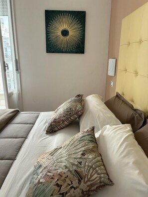Premium bedding, down duvets, free minibar, in-room safe - TIZIANA'S HOUSE (Salerno)