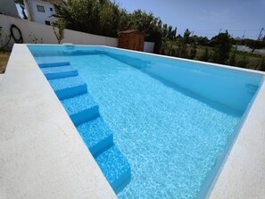 Outdoor pool - Small renovated farmhouse near the beach (Sesimbra)