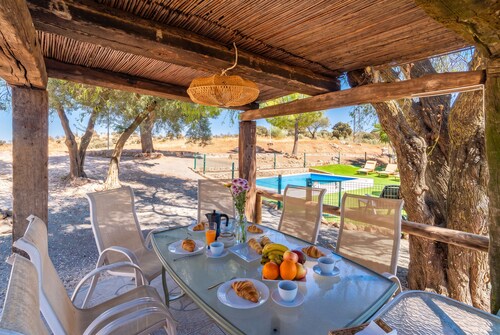 Cubo's Cortijo El Perezon / rural / private pool / air conditioning