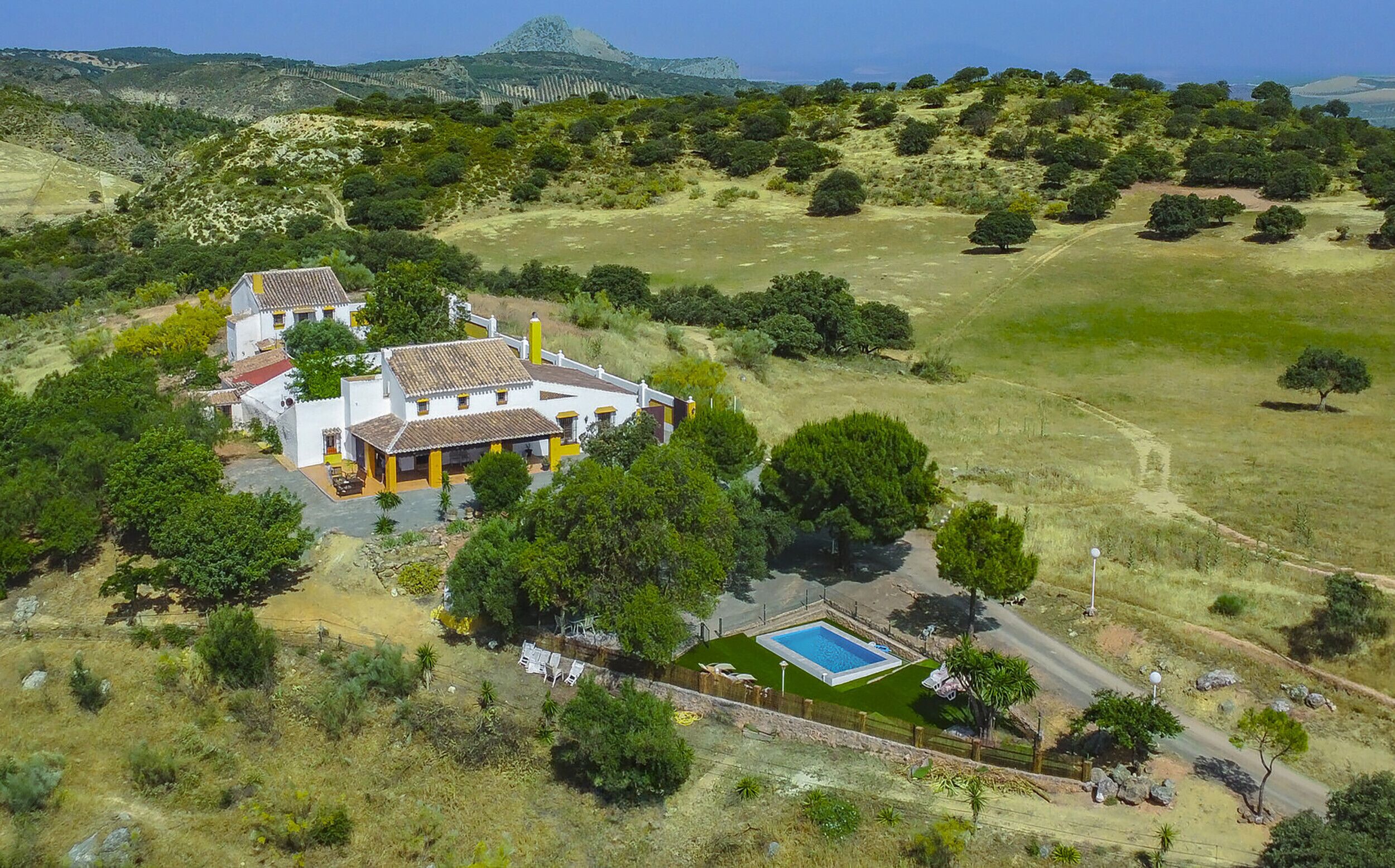 Rural house with pool in Archidona
