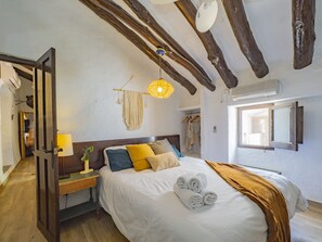 5 bedrooms, iron/ironing board, free WiFi, bed sheets - Cubo's Cortijo El Perezon / rural / private pool / air conditioning (Archidona)