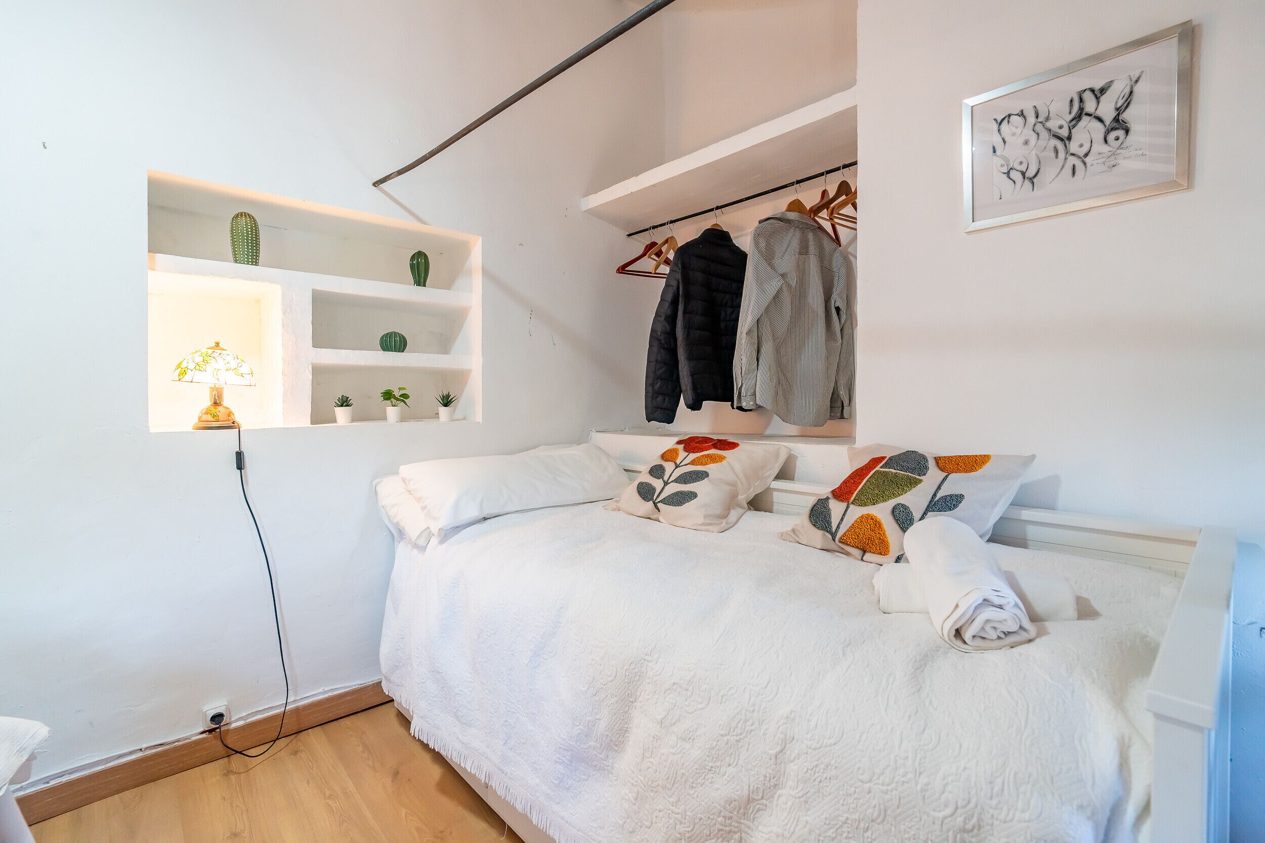 5 habitaciones, tabla de planchar con plancha y wifi gratis 