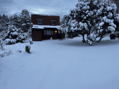 enchanted 2 bed 2 bath 20 minutes from ski area