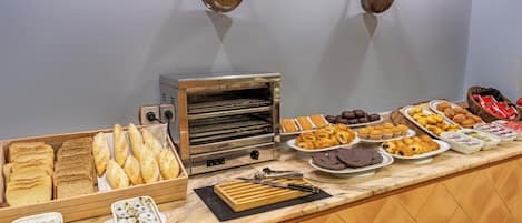 Daily buffet breakfast for a fee