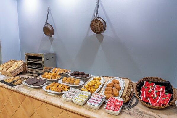 Desayuno buffet todos los días (con cargo)