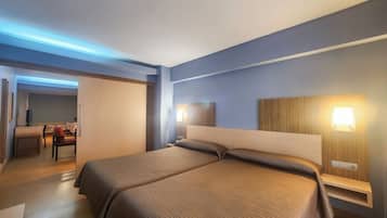 4 Single Beds, Suite | Desk, free WiFi, bed sheets