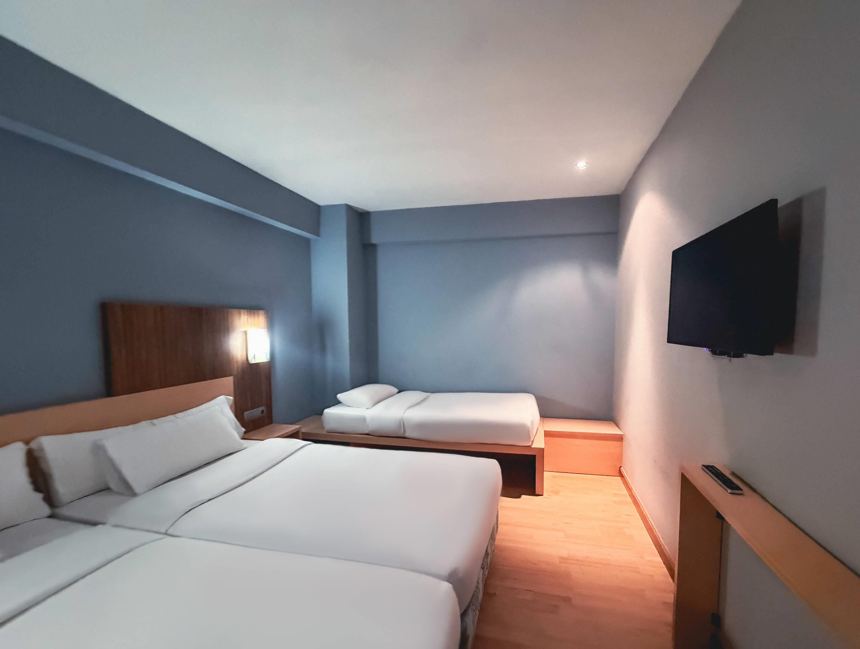 2 Single Beds, Superior Room | Desk, free WiFi, bed sheets