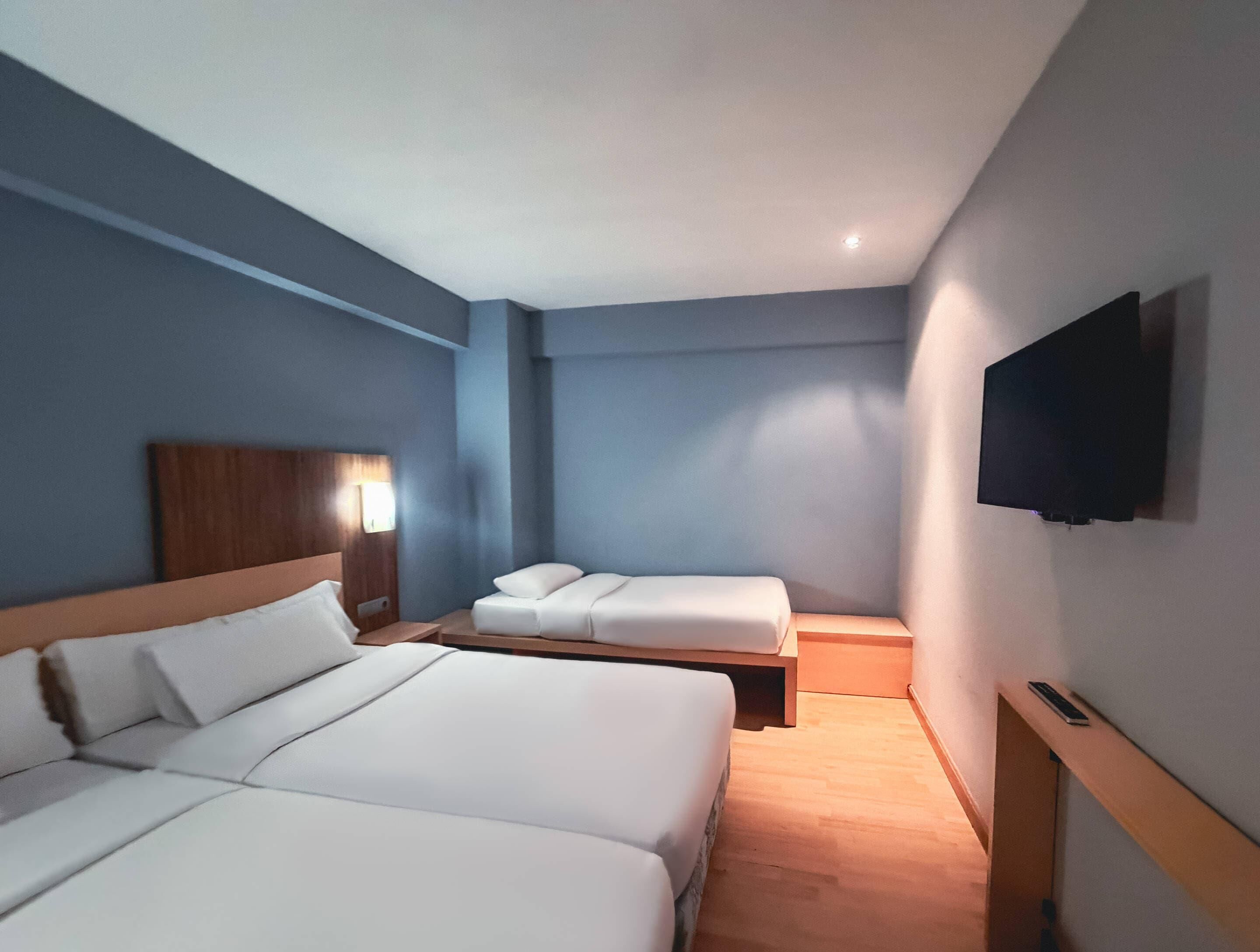 2 Single Beds, Superior Room | Desk, free WiFi, bed sheets