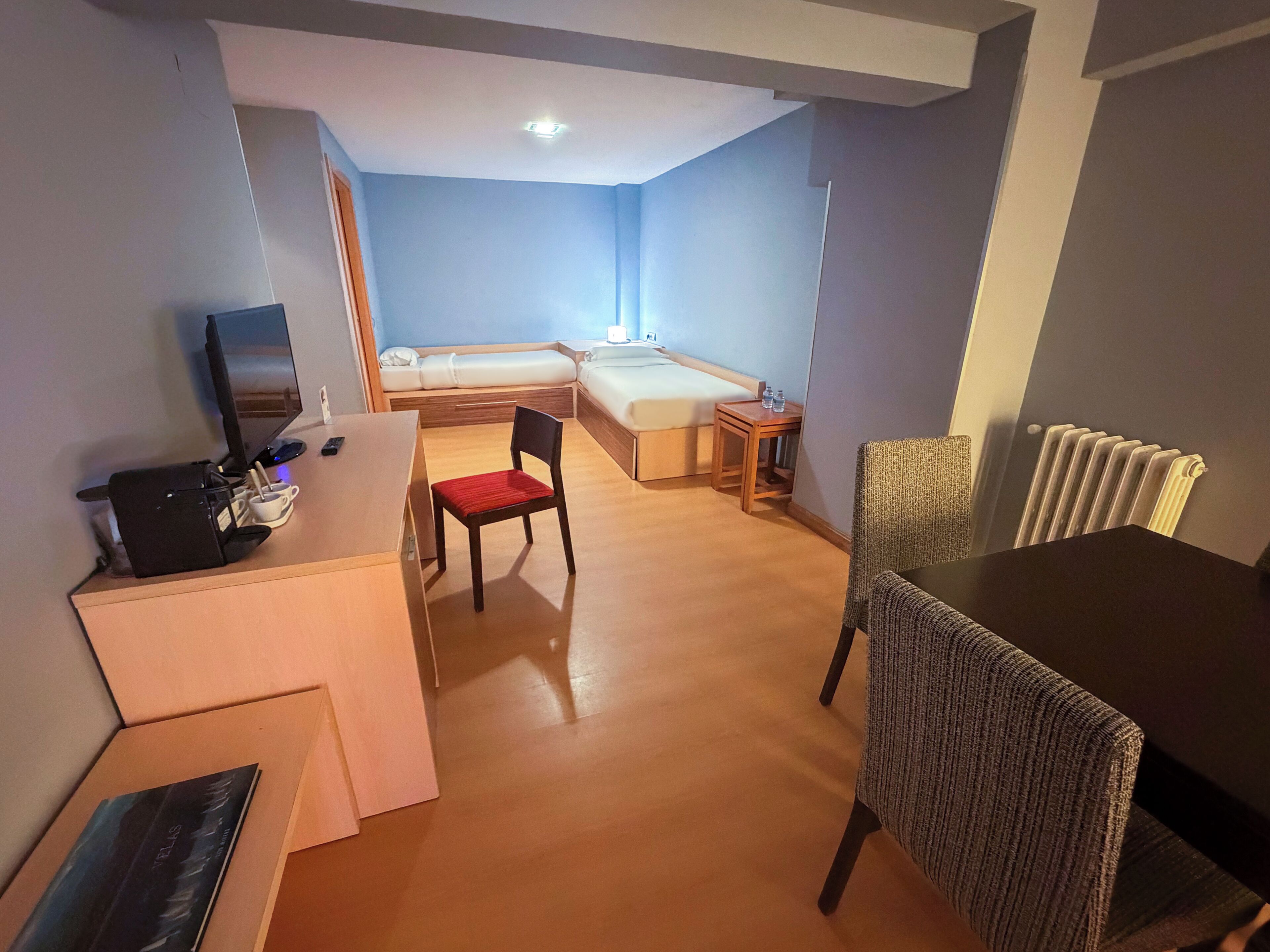 Suite, para no fumadores | Escritorio, wifi gratis y ropa de cama 