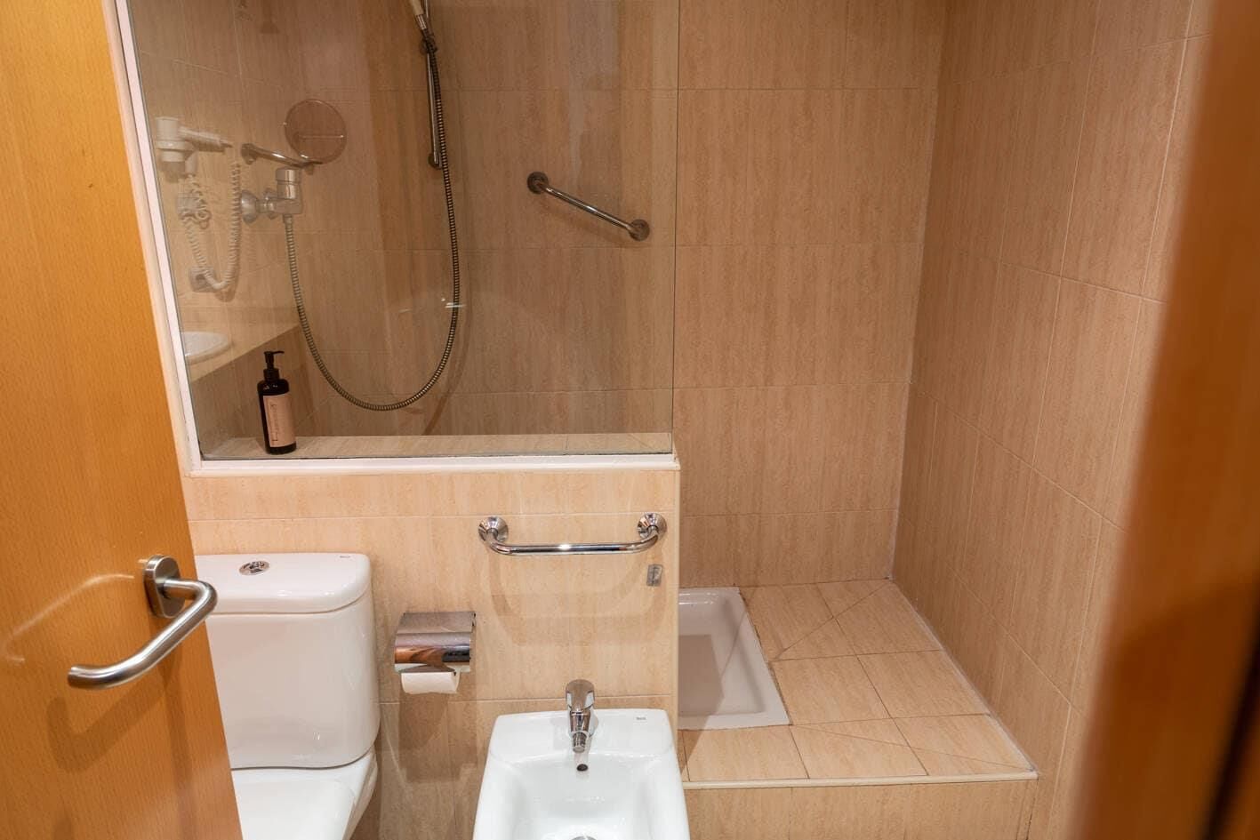 2 Single Beds, Superior Room | Desk, free WiFi, bed sheets