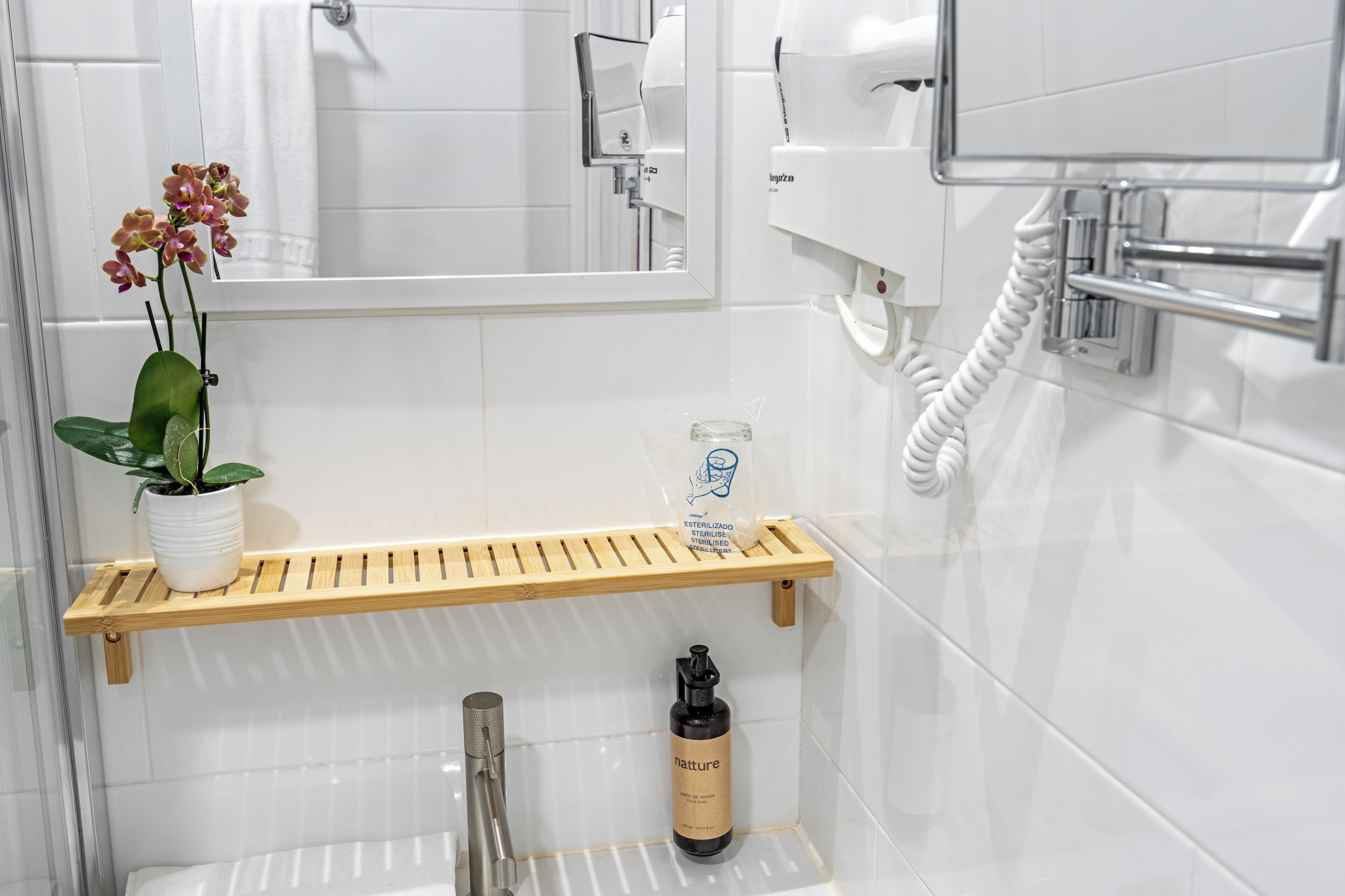 2 single beds, premium room | bathroom | towels, soap, shampoo