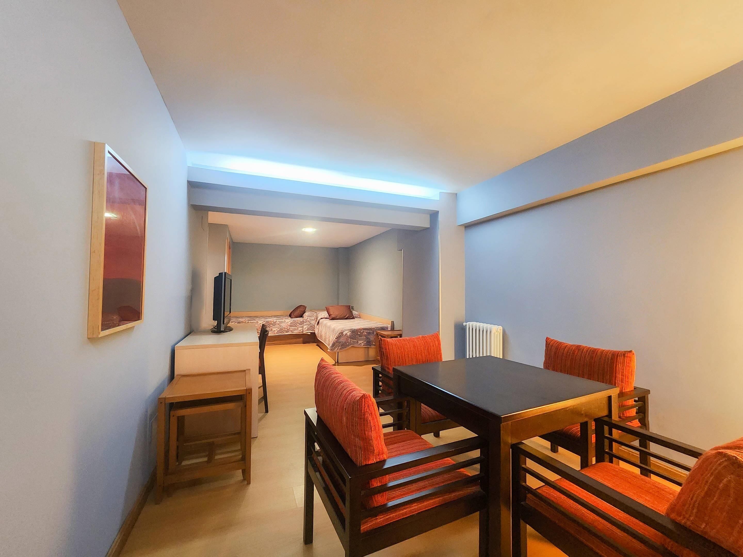 4 Single Beds, Suite | Desk, free WiFi, bed sheets