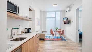 Exclusive-Penthouse, 3 Schlafzimmer, Balkon, Stadtblick | Eigene Küche | Wasserkocher mit Kaffee-/Teezubehör
