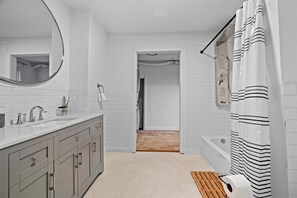 Haartrockner, Handtücher, Toilettenpapier