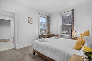 3 bedrooms, in-room safe, desk, free WiFi