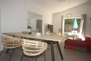 Dining - Atmospheric, completely private, central located villa. (Grote Berg)