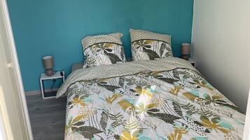 1 chambre, lit parapluie, draps fournis