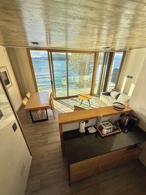 Design Apartment (Aire 6) | Cocina privada | Frigorífico grande, microondas, horno y tostadora
