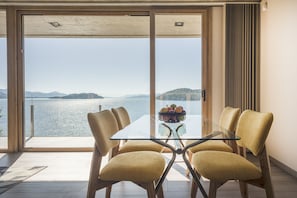 Design Apartment (Aire 5) | Living area - WaOne Lake Homes (San Carlos de Bariloche)