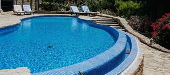 Païssa dén Bernat - Private Hilltop Estate, Infinity Pool & Sunsets | Sleeps 10