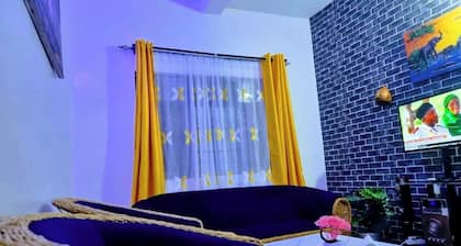 Your cozy home, away from home - a 7-minute drive/ride to the beach!