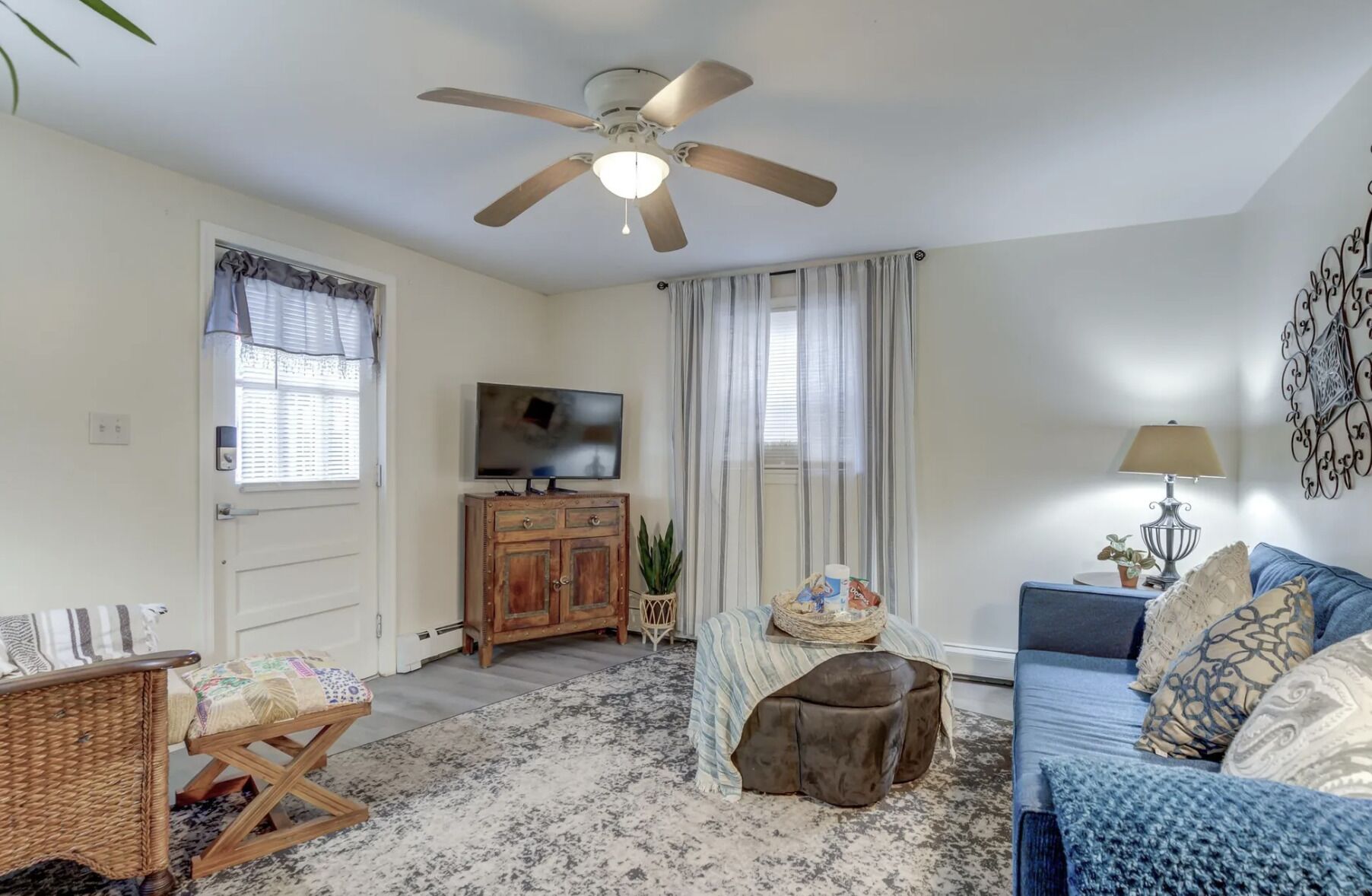 One bedroom apt in Belmont - MONTHLY DISCOUNTS