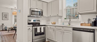 Downtown Ocean Springs Cottage with Golf Cart