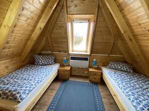 3 bedrooms, in-room safe, iron/ironing board, travel crib