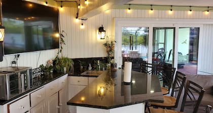 Fun Relaxing Riverfront View Vacation Home Pool Boat Docks Lifetime Memories