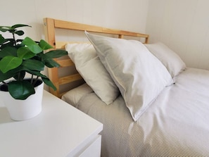 2 bedrooms, WiFi, bed sheets