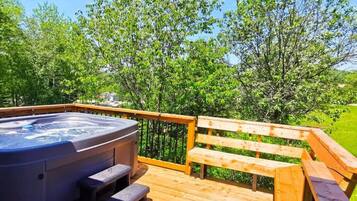 Tina de hidromasaje al aire libre