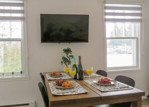 Dining - Chalet Charlevoix - near Massif and Mont Ste-Anne! (Saint-Tite-des-Caps)