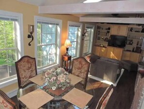 Dining - Getaway Galena Home walking distance to downtown (Galena)