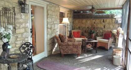 Getaway Galena Home walking distance to downtown