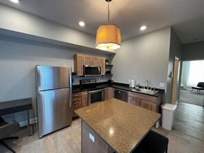 Frigorífic, microones, forn i placa de cuina