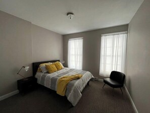 2 dormitoris, escriptori, planxa i posts de planxar i wifi gratuïta