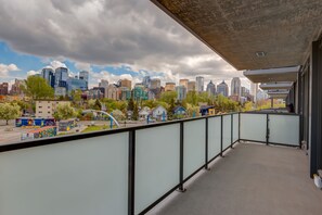 Property grounds - *Divine*City View Suite in Kensington *2Bed+2Bath (Calgary)