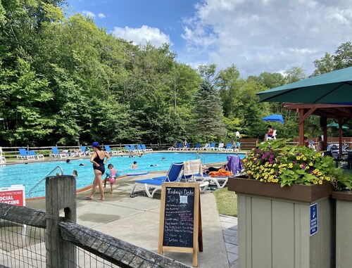 Wooded Retreat in Poconos Mountain Resort w/ Firepit and Kayaks!