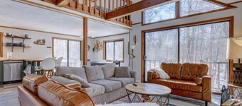 Wooded Retreat in Poconos Mountain Resort w/ Firepit and Kayaks!