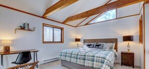 3 bedrooms, desk, iron/ironing board, travel cot - Wooded Retreat in Poconos Mountain Resort w/ Firepit and Kayaks! (Gouldsboro)