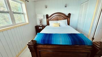 1 habitación, tabla de planchar con plancha y cuna de viaje