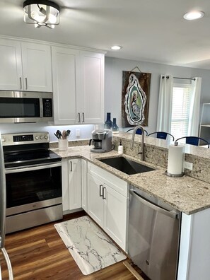 Fridge, microwave, oven, stovetop - Bay Watchin' Too Cape San Blas (Cape San Blas)