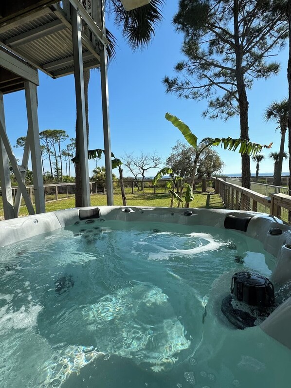 Outdoor spa tub - Bay Watchin' Too Cape San Blas (Cape San Blas)