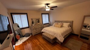 Premium House | 6 bedrooms, premium bedding, down duvets, pillow-top beds - Home King Luxury (Kauneonga Lake)