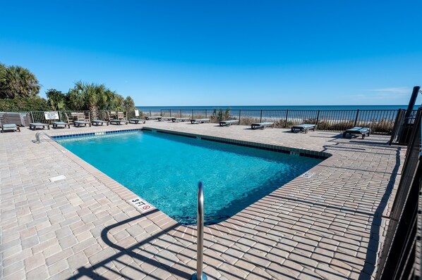 Alberca techada y alberca climatizada