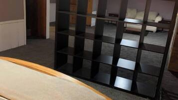 4 bedrooms, WiFi, bed sheets